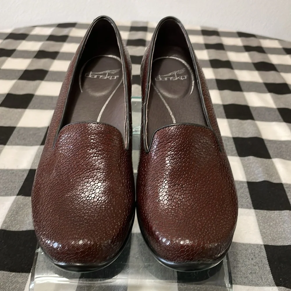 Dansko Olivia Pebbled Leather Slip on Loafer Shoes Size 38/ US 7.5-8 Brown Red